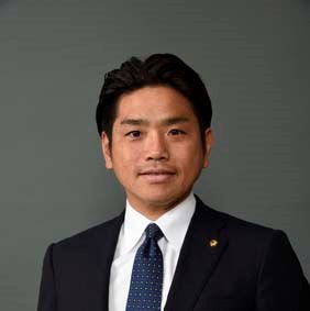 大谷共平(R3.名刺用写真)